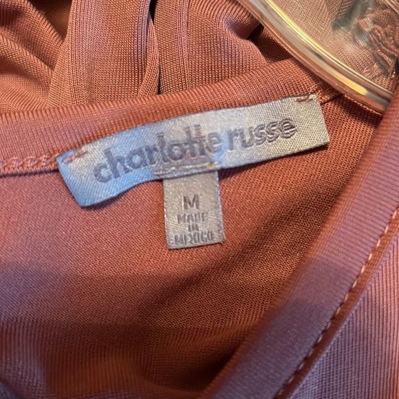 𝅺CHARLOTTE Russe Mauve dress with butterfly sleeves and large keyhole cutout - Picture 4 of 6